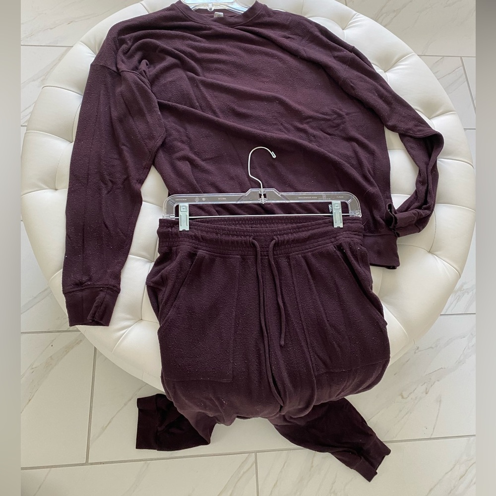 ☁️Alo Yoga Women’s Burgundy Loungewear Set☁️